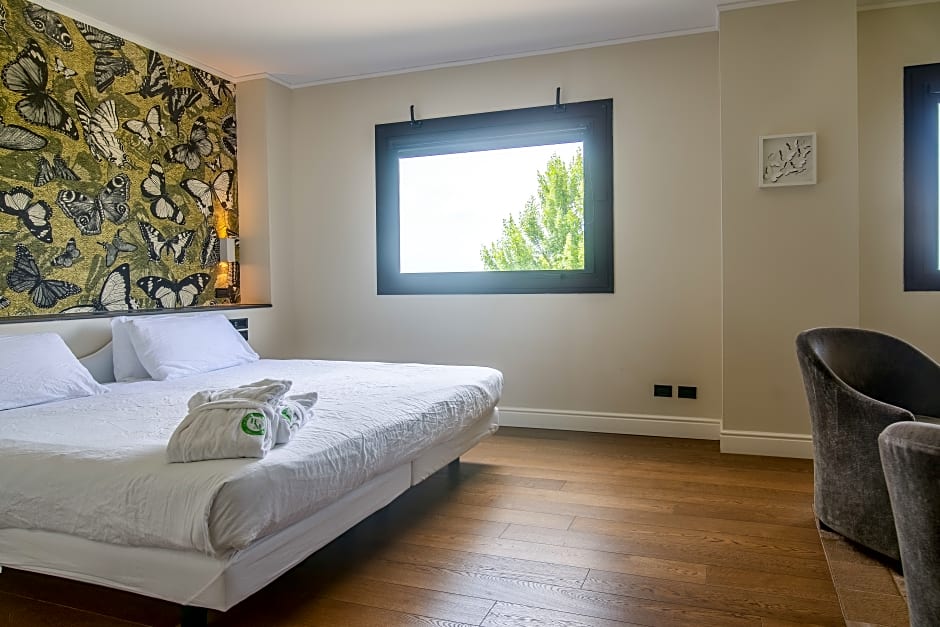 Photo 1 of 10 of Junior Suite