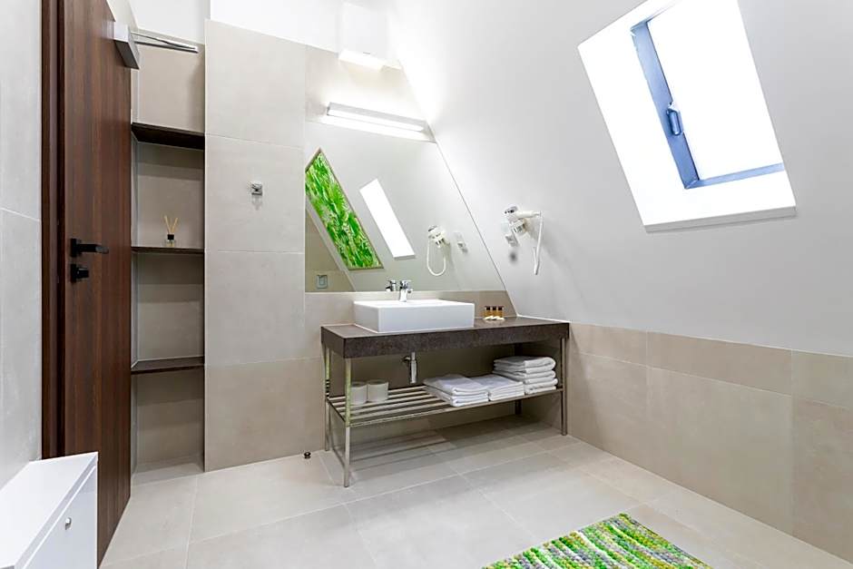 Forrest Apartments & Hostel