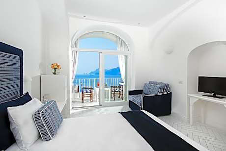 Deluxe Double Room with Balcony and Sea View