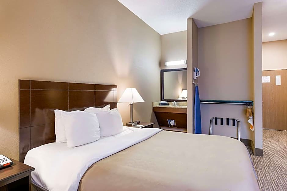 Quality Inn I-70 Near Kansas Speedway