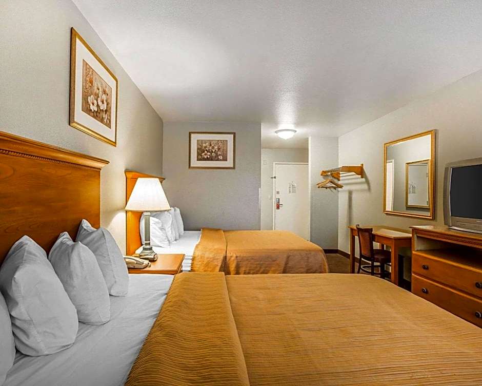 Photo 1 of 4 of 2 Queen Beds, Accessible