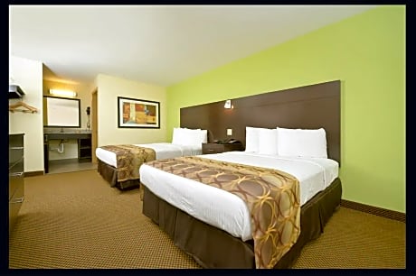 2 Double Beds-Smoking-Wifi Hard Wired Internet- Microwave-Mini-Fridge