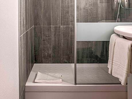 Standard Room with 1 double bed and 1 single bed