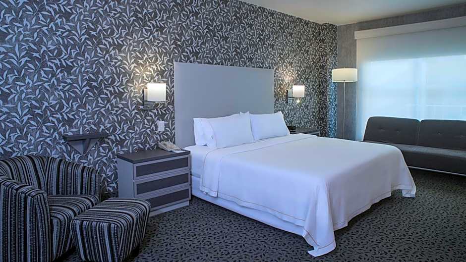 Holiday Inn Express & Suites Queretaro By IHG