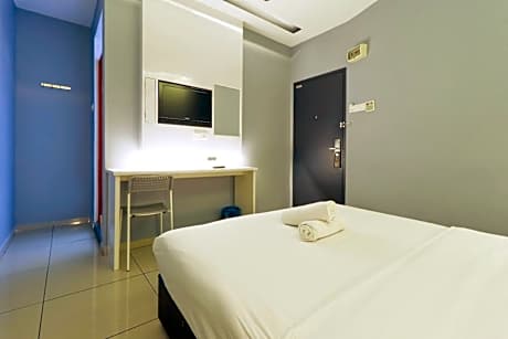 Deluxe Room with Window