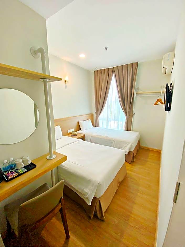 Photo 1 of 4 of Standard 1 Queen Bed