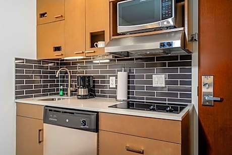 King Studio Suite with Kitchen