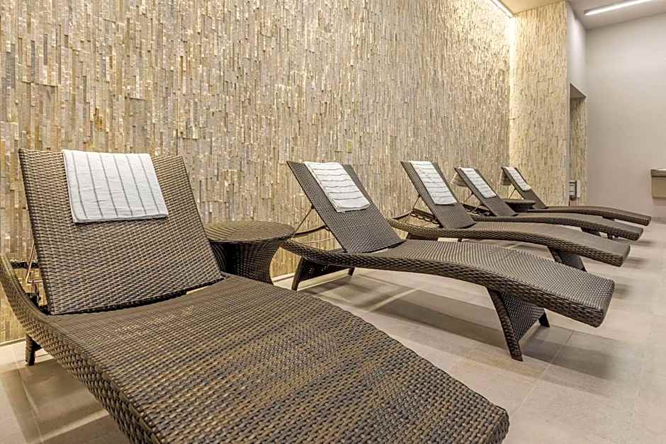 Cambria Hotel Milwaukee Downtown