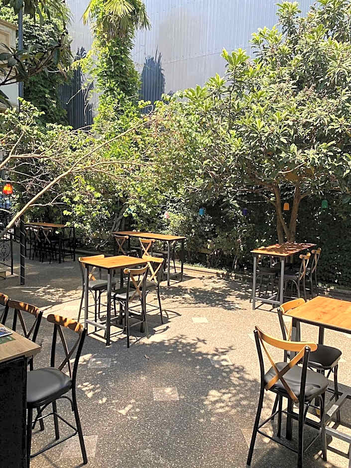 Karvi Hostel & Suites