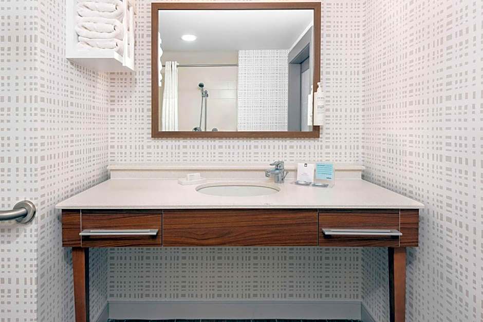 Hampton Inn By Hilton and Suites Clearwater Beach