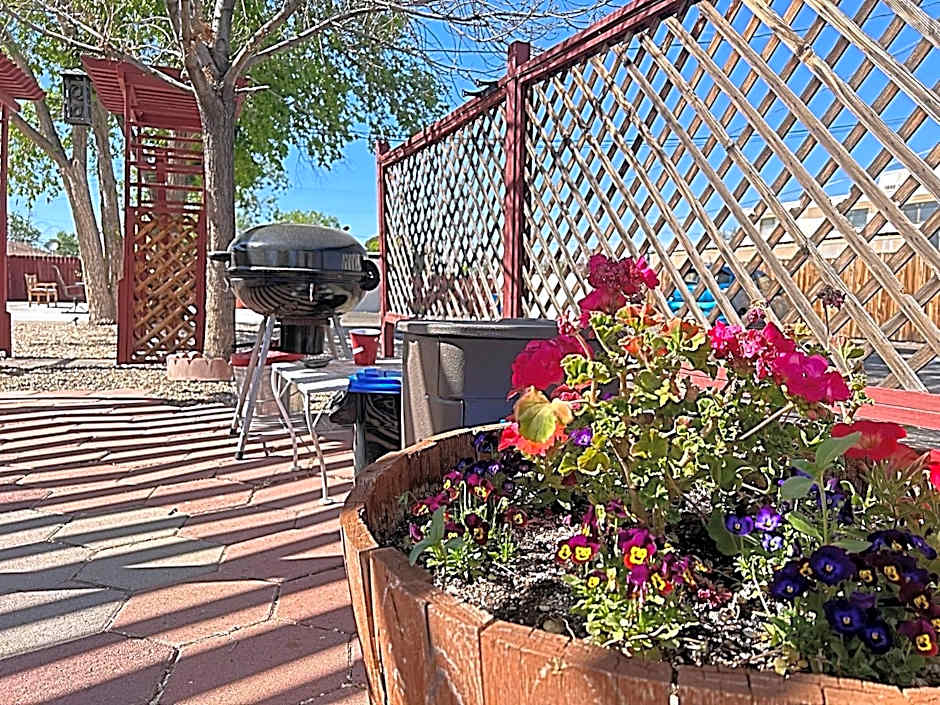 Home Style Apartments - 1 & 3 BR Suites with Full Kitchen