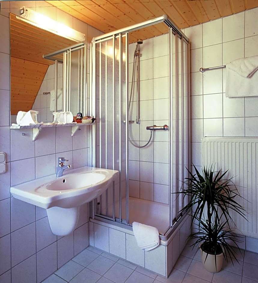 Hotel - Gasthof Spessarttor & Hotel Bergwiesen -hier auf Wunsch Zimmer mit Balkon