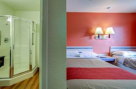 Deluxe Quadruple Room - Non-Smoking