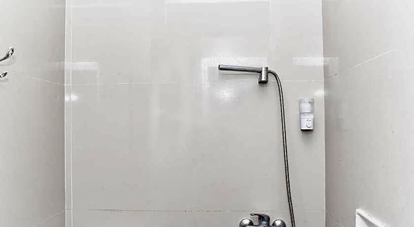 RedDoorz near Alun Alun Wonosobo