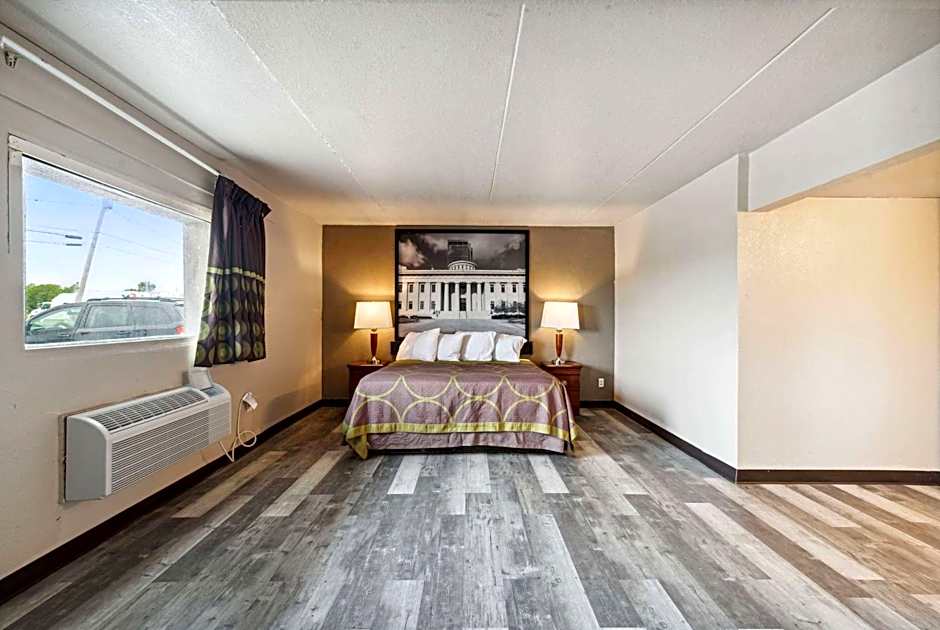 Super 8 by Wyndham Millbury/Toledo