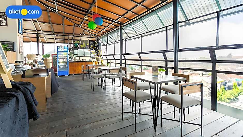 Yellow Star Gejayan Hotel