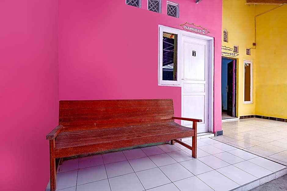 SPOT ON 2106 Homestay Flamboyan