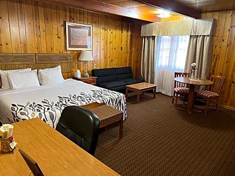 Deluxe King Suite