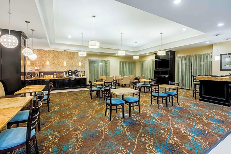 La Quinta Inn & Suites by Wyndham Marshall