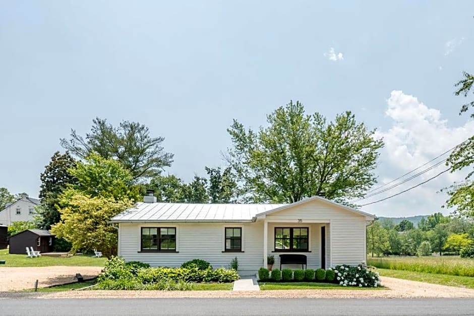 White Moose Inn