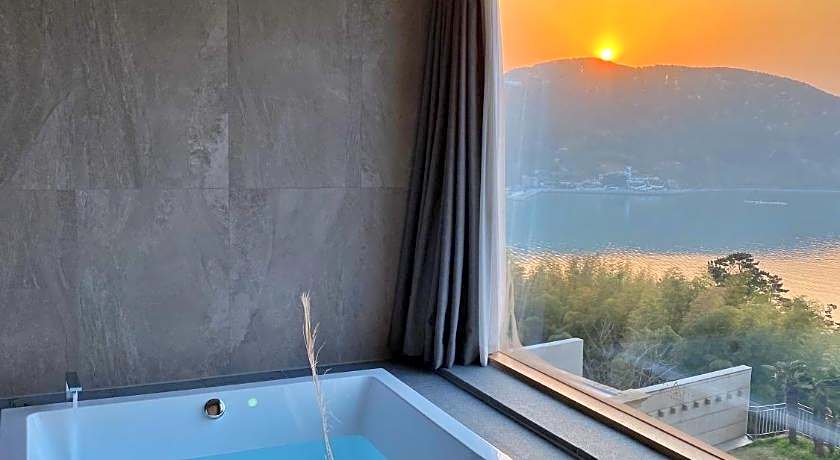 HOTEL SANGSANG & Private Sang Sang Pool Villa