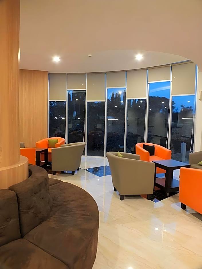 Front One Hotel Airport Solo