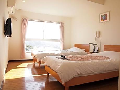 Standard Twin Room with Sea View