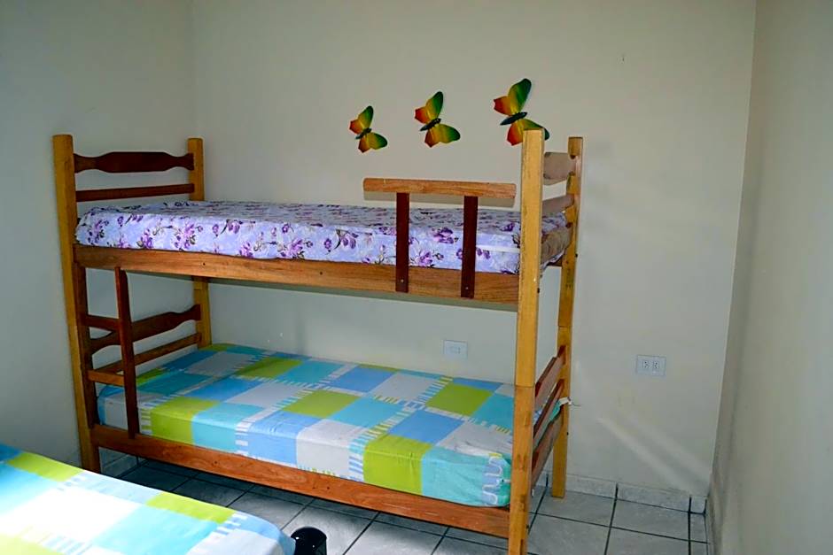 Casas em Condomínio próximo da praia com 2 dormitórios, churrasqueira e 3 vagas de garagem