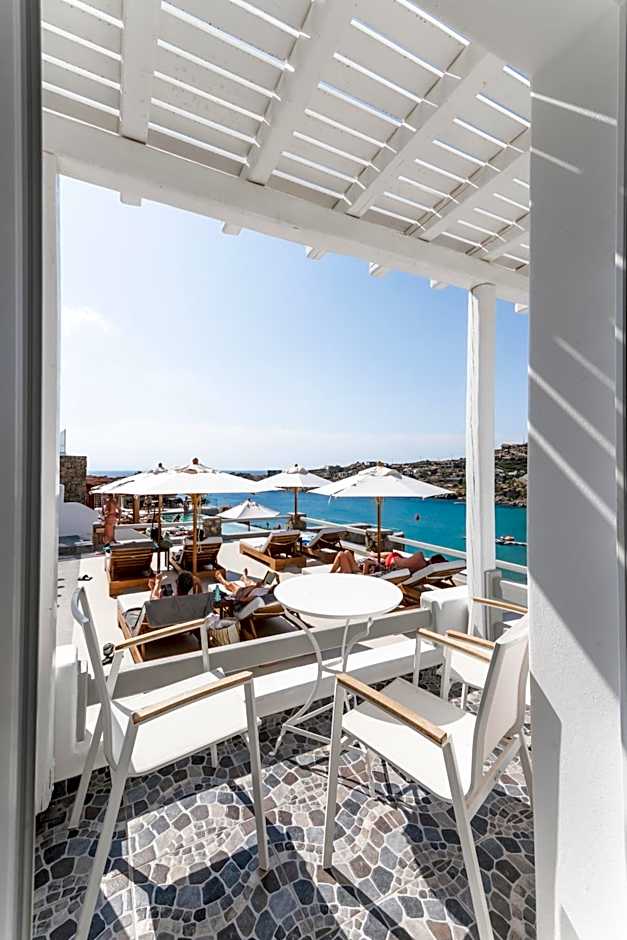 Super Paradise Hotel