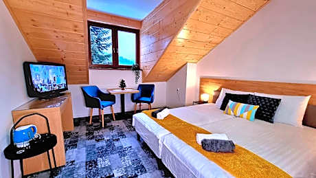 Double or Twin Room with Mountain View