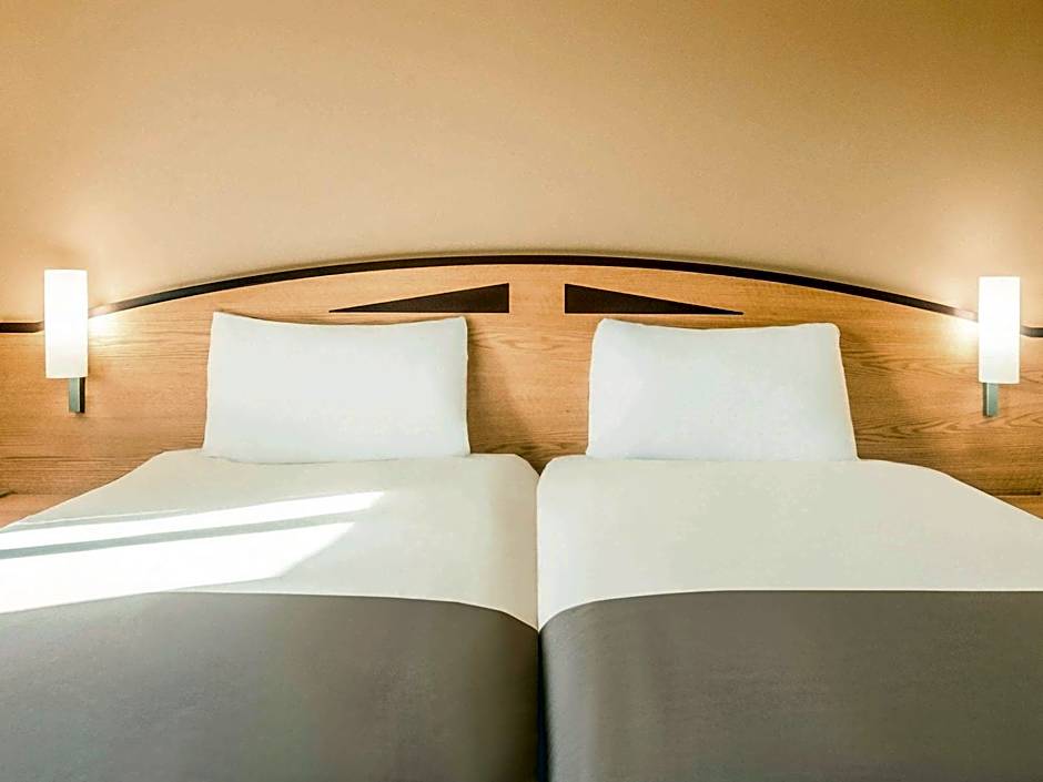 ibis Rotherham East - (M18 / M1)