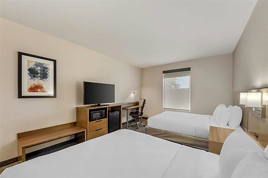 Best Western Green Oaks Inn & Suites