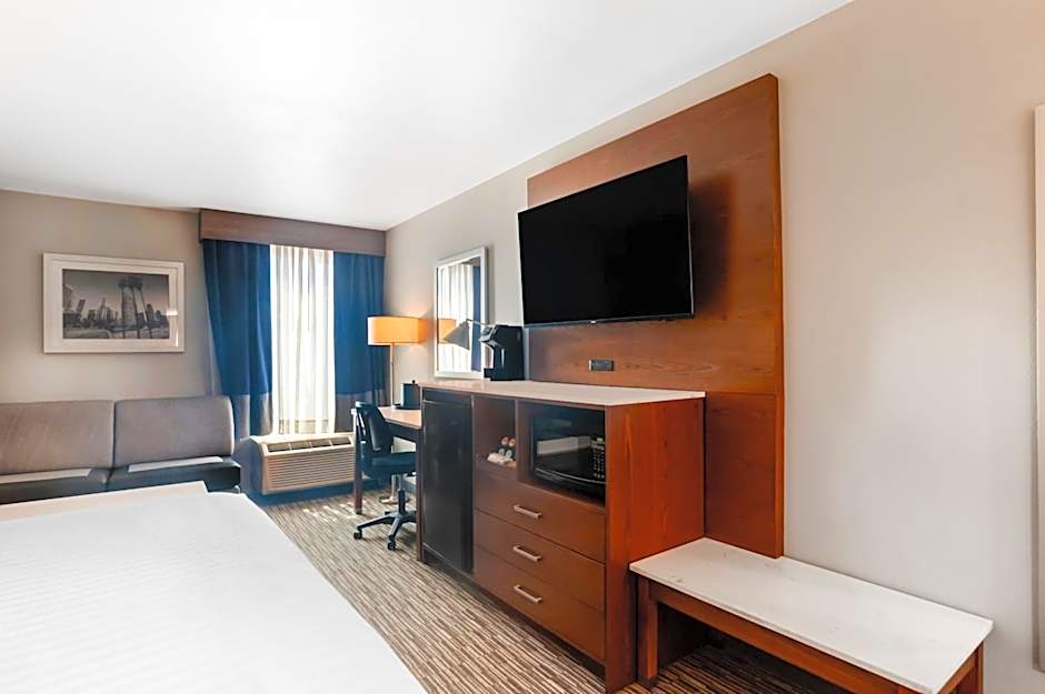 Best Western Plus Commerce Hotel