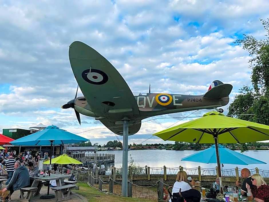 Bull Rush Retreats luxury hot tub lodge at Tattershall Lakes