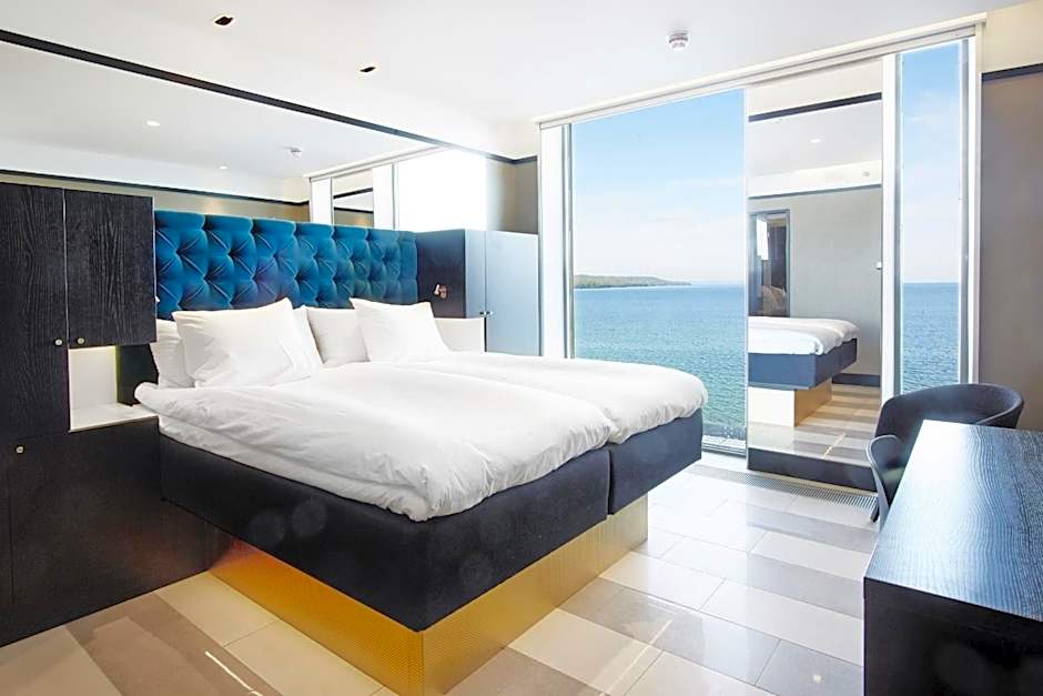 Photo 1 of 6 of Deluxe 2 Beds, Lake View