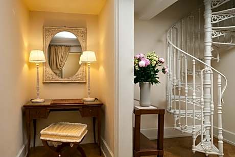 SUITE WITH RIVER VIEW 4 PAX