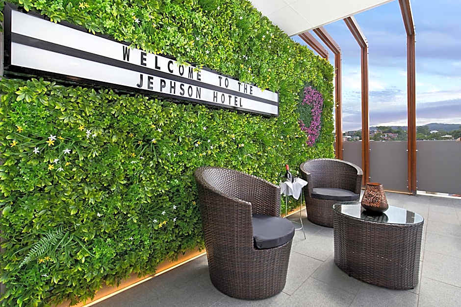 Jephson Hotel & Apartments