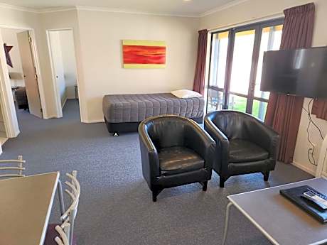 Two-Bedroom Apartment with Spa Bath