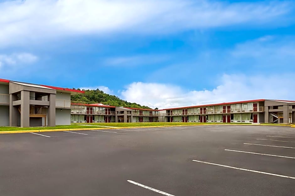 Red Roof Inn & Suites Cave City