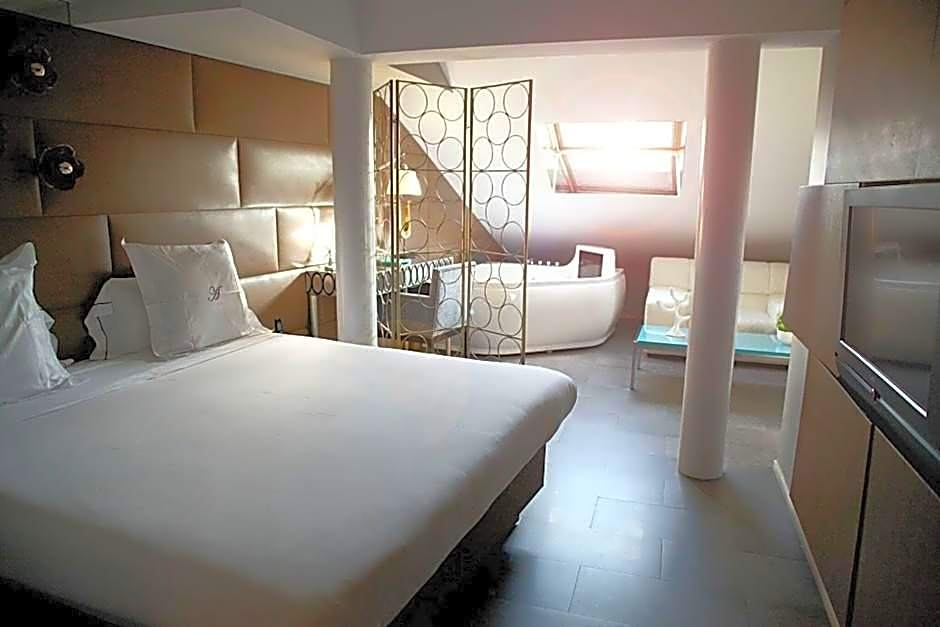 ApartaSuites Satellite by Abalu Hotels