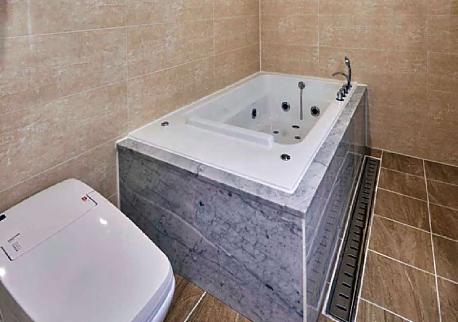 Aura Business Hotel