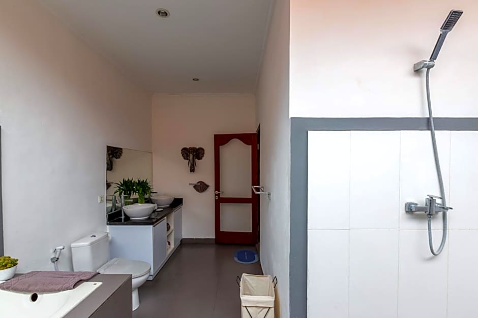 Villa Rosa - Spacious Oasis with Private Pool, close to Beach & Dining