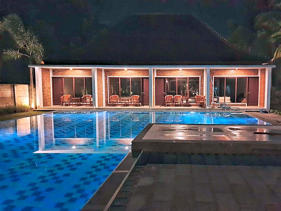 The Nalaya Hotel & Resto