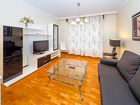 4 Bedroom Aprt - King, 2 Queen & Single (Room Only)