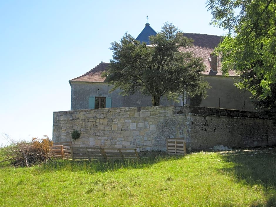 Nature et Piscine au sommet du Périgord