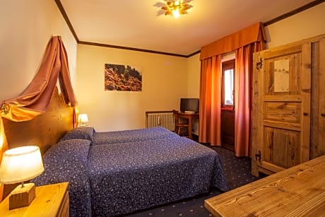 Superior Double or Twin Room with Mountain View