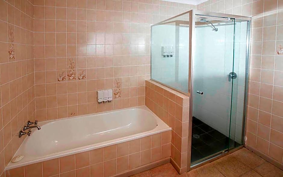 James Street Motor Inn