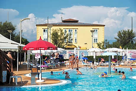 La Isla Resort