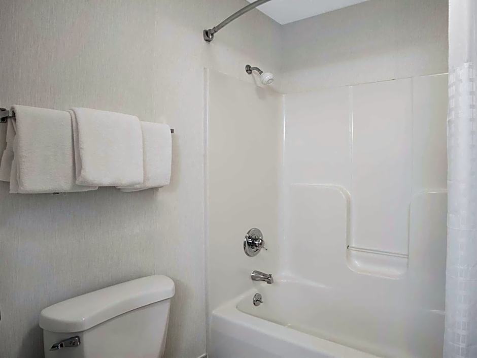 Baymont by Wyndham Freeport