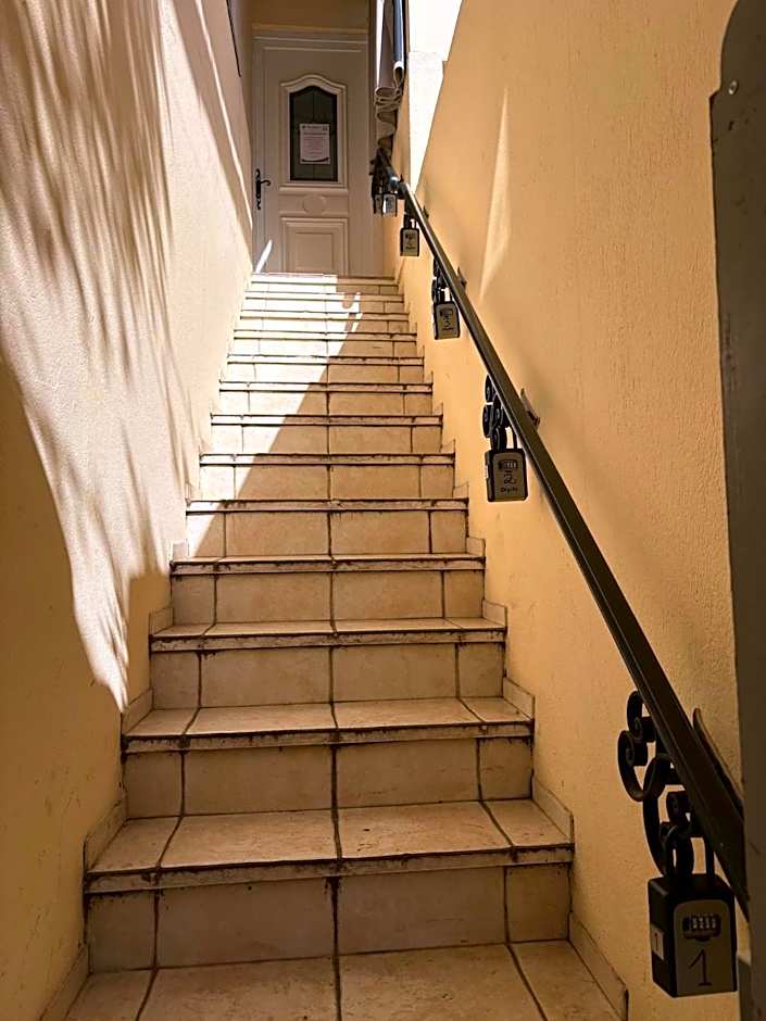 STUDIO CASSIN - next to tramway line 2 near airport